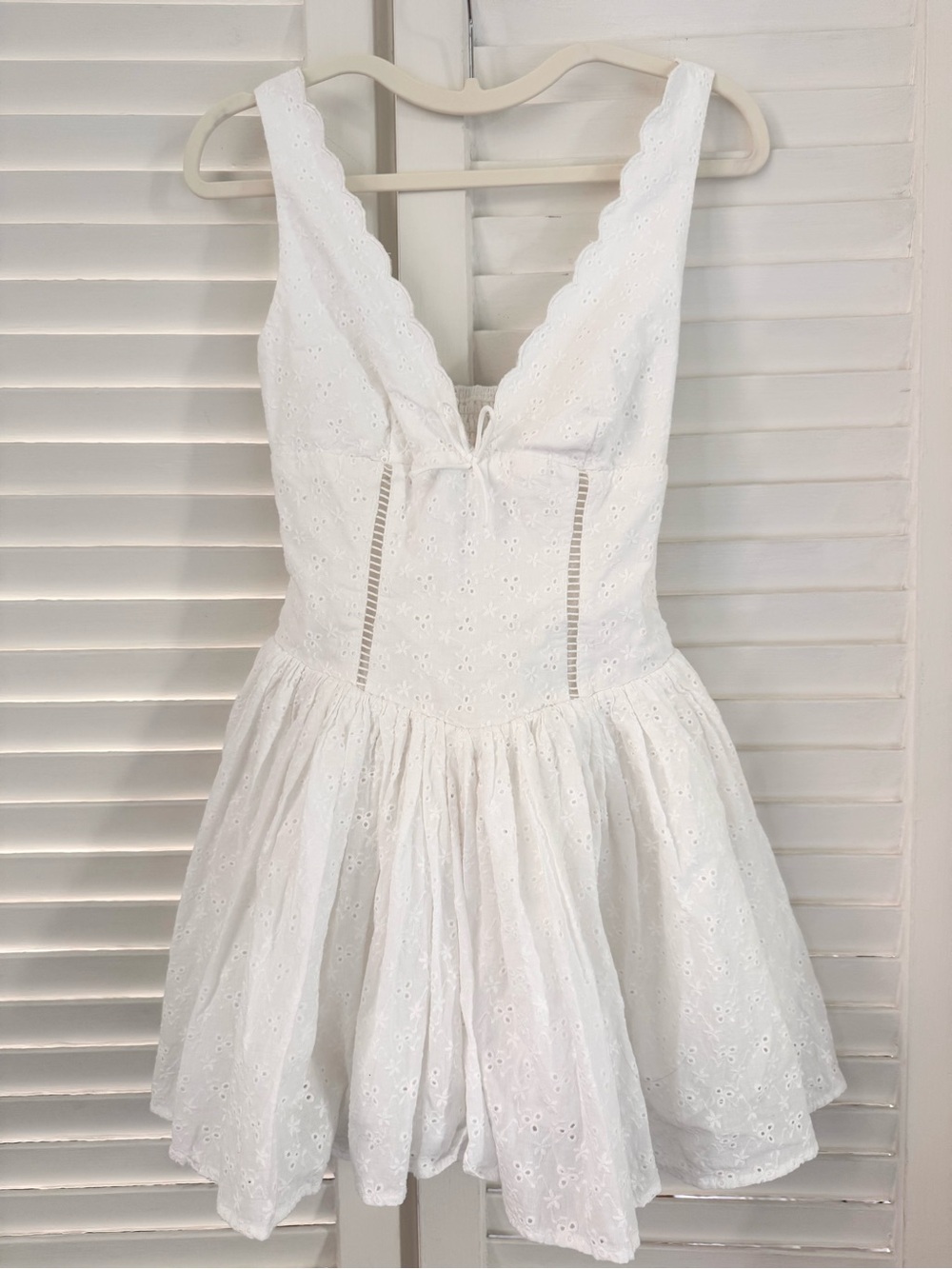 NWOT Oh Polly Sabina Broderie Anglaise Bow-Detail A-Line Mini Dress in White - Picture 4 of 8
